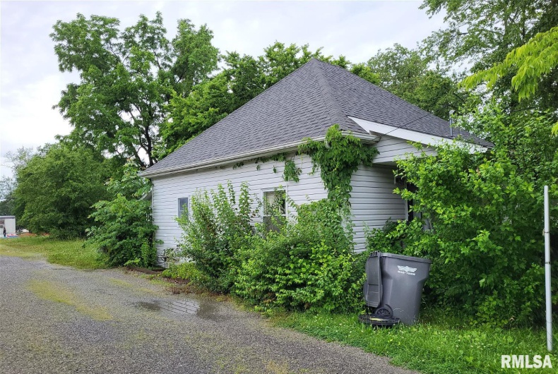 728 ILLINOIS Avenue, Carterville, Illinois 62918-2015, 2 Bedrooms Bedrooms, 0 ,1 BathroomBathrooms,Residential,For Sale,ILLINOIS,0,RMACA1037071