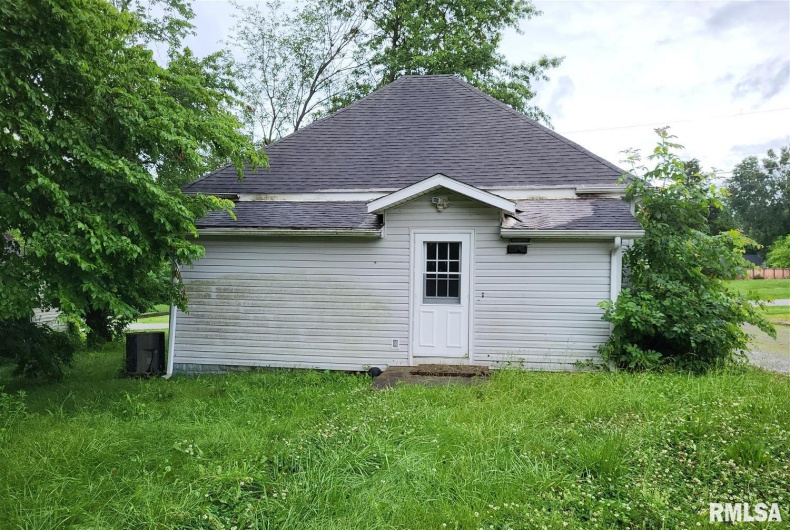 728 ILLINOIS Avenue, Carterville, Illinois 62918-2015, 2 Bedrooms Bedrooms, 0 ,1 BathroomBathrooms,Residential,For Sale,ILLINOIS,0,RMACA1037071