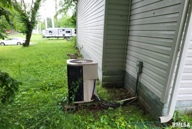 728 ILLINOIS Avenue, Carterville, Illinois 62918-2015, 2 Bedrooms Bedrooms, 0 ,1 BathroomBathrooms,Residential,For Sale,ILLINOIS,0,RMACA1037071