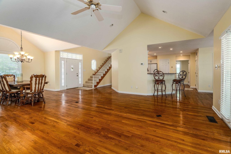 1803 DAWN Drive, Marion, Illinois 62959, 4 Bedrooms Bedrooms, 0 ,2 BathroomsBathrooms,Residential,For Sale,DAWN,0,RMAEB458330