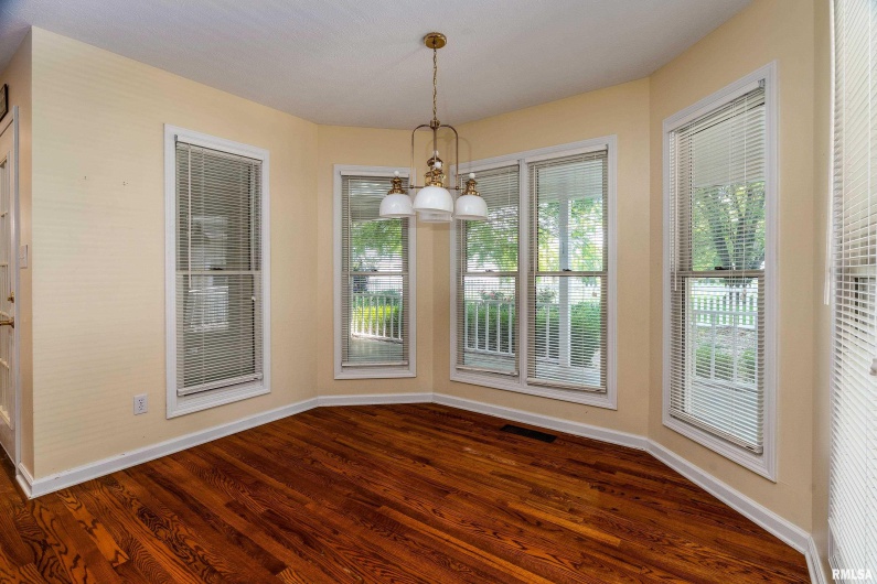 1803 DAWN Drive, Marion, Illinois 62959, 4 Bedrooms Bedrooms, 0 ,2 BathroomsBathrooms,Residential,For Sale,DAWN,0,RMAEB458330
