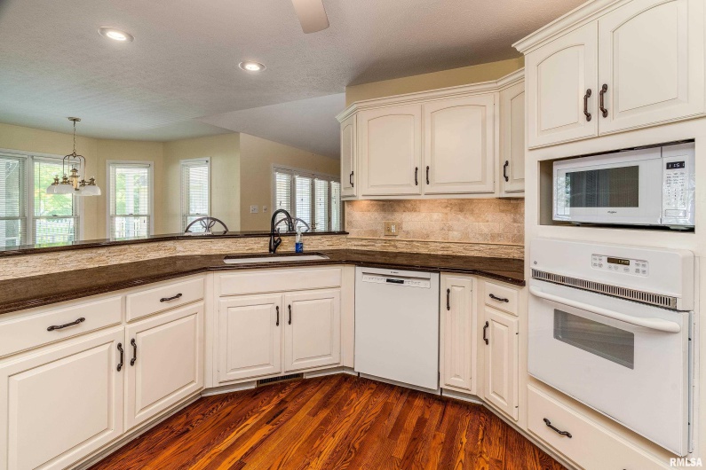 1803 DAWN Drive, Marion, Illinois 62959, 4 Bedrooms Bedrooms, 0 ,2 BathroomsBathrooms,Residential,For Sale,DAWN,0,RMAEB458330