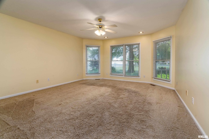 1803 DAWN Drive, Marion, Illinois 62959, 4 Bedrooms Bedrooms, 0 ,2 BathroomsBathrooms,Residential,For Sale,DAWN,0,RMAEB458330