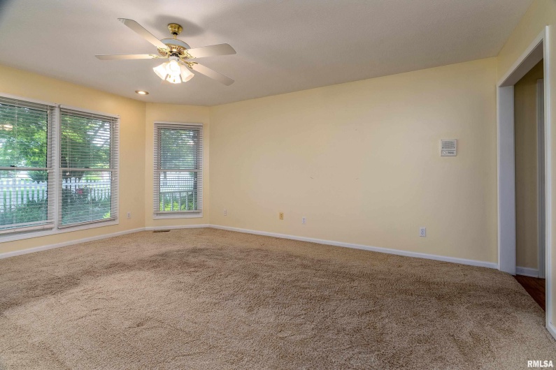 1803 DAWN Drive, Marion, Illinois 62959, 4 Bedrooms Bedrooms, 0 ,2 BathroomsBathrooms,Residential,For Sale,DAWN,0,RMAEB458330
