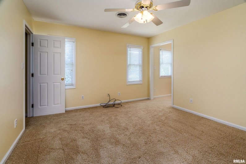 1803 DAWN Drive, Marion, Illinois 62959, 4 Bedrooms Bedrooms, 0 ,2 BathroomsBathrooms,Residential,For Sale,DAWN,0,RMAEB458330