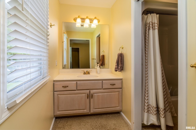1803 DAWN Drive, Marion, Illinois 62959, 4 Bedrooms Bedrooms, 0 ,2 BathroomsBathrooms,Residential,For Sale,DAWN,0,RMAEB458330