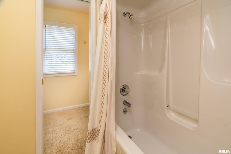 1803 DAWN Drive, Marion, Illinois 62959, 4 Bedrooms Bedrooms, 0 ,2 BathroomsBathrooms,Residential,For Sale,DAWN,0,RMAEB458330