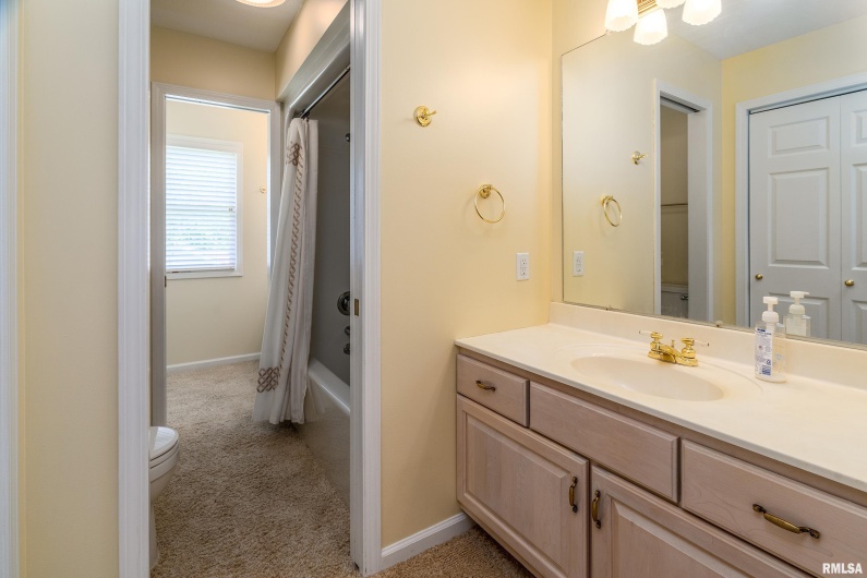 1803 DAWN Drive, Marion, Illinois 62959, 4 Bedrooms Bedrooms, 0 ,2 BathroomsBathrooms,Residential,For Sale,DAWN,0,RMAEB458330