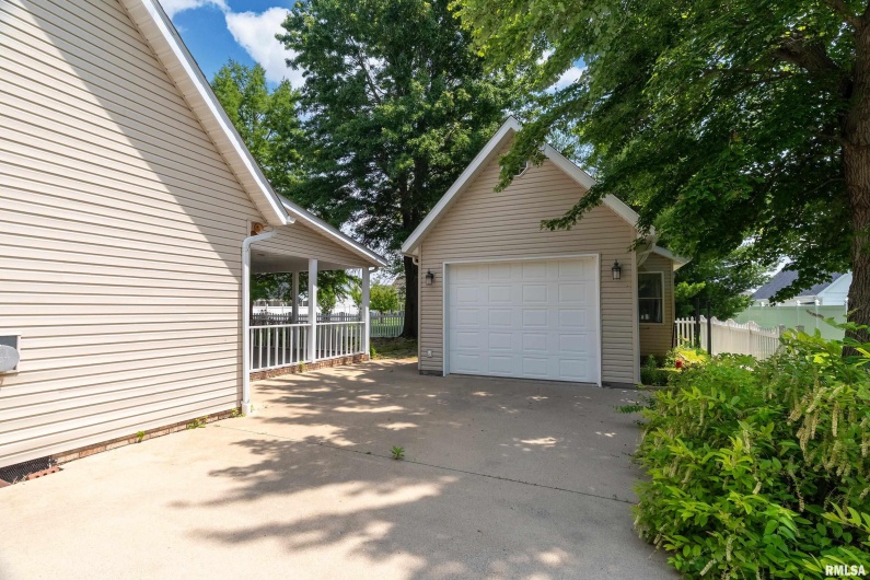 1803 DAWN Drive, Marion, Illinois 62959, 4 Bedrooms Bedrooms, 0 ,2 BathroomsBathrooms,Residential,For Sale,DAWN,0,RMAEB458330