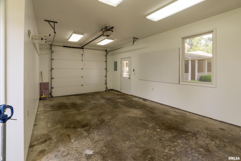 1803 DAWN Drive, Marion, Illinois 62959, 4 Bedrooms Bedrooms, 0 ,2 BathroomsBathrooms,Residential,For Sale,DAWN,0,RMAEB458330
