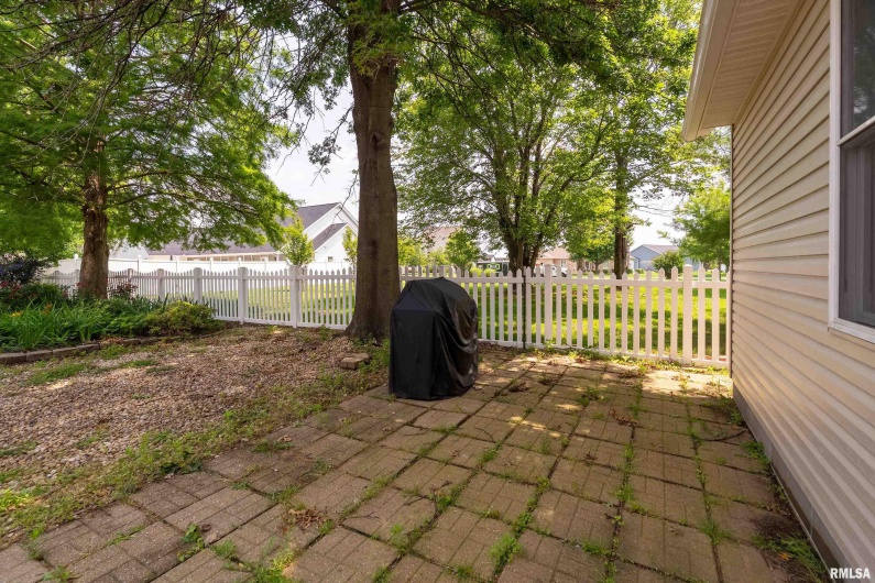 1803 DAWN Drive, Marion, Illinois 62959, 4 Bedrooms Bedrooms, 0 ,2 BathroomsBathrooms,Residential,For Sale,DAWN,0,RMAEB458330