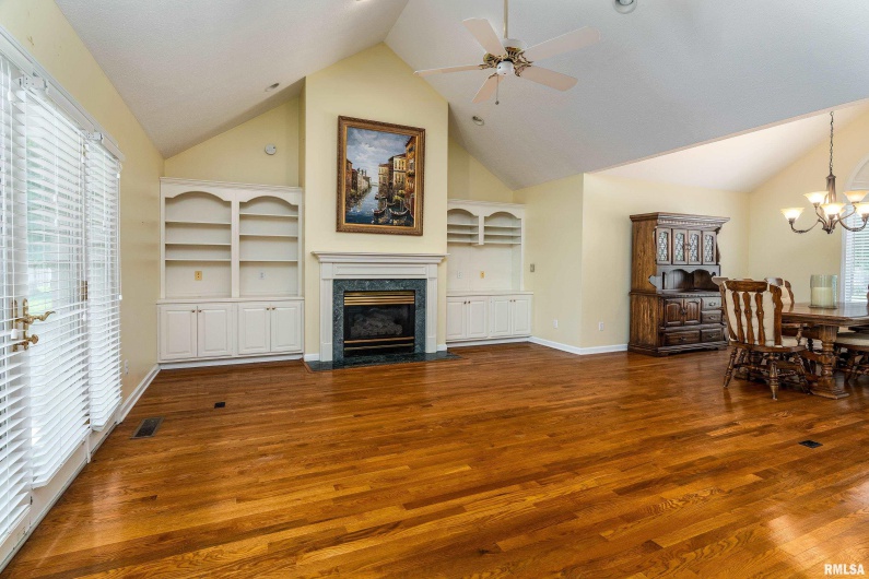 1803 DAWN Drive, Marion, Illinois 62959, 4 Bedrooms Bedrooms, 0 ,2 BathroomsBathrooms,Residential,For Sale,DAWN,0,RMAEB458330