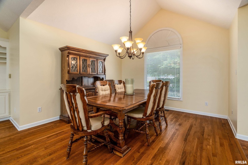 1803 DAWN Drive, Marion, Illinois 62959, 4 Bedrooms Bedrooms, 0 ,2 BathroomsBathrooms,Residential,For Sale,DAWN,0,RMAEB458330