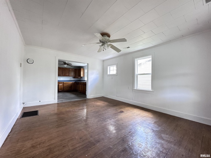 329 BROADWAY Avenue, Goreville, Illinois 62939, 2 Bedrooms Bedrooms, 0 ,1 BathroomBathrooms,Residential,For Sale,BROADWAY,0,RMAEB458316