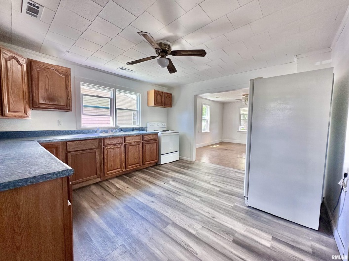 329 BROADWAY Avenue, Goreville, Illinois 62939, 2 Bedrooms Bedrooms, 0 ,1 BathroomBathrooms,Residential,For Sale,BROADWAY,0,RMAEB458316