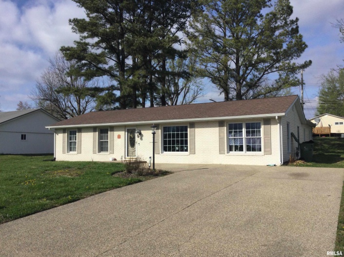 109 EVERGREEN Drive, Anna, Illinois 62906, 3 Bedrooms Bedrooms, 0 ,3 BathroomsBathrooms,Residential,For Sale,EVERGREEN,0,RMAQC4261960
