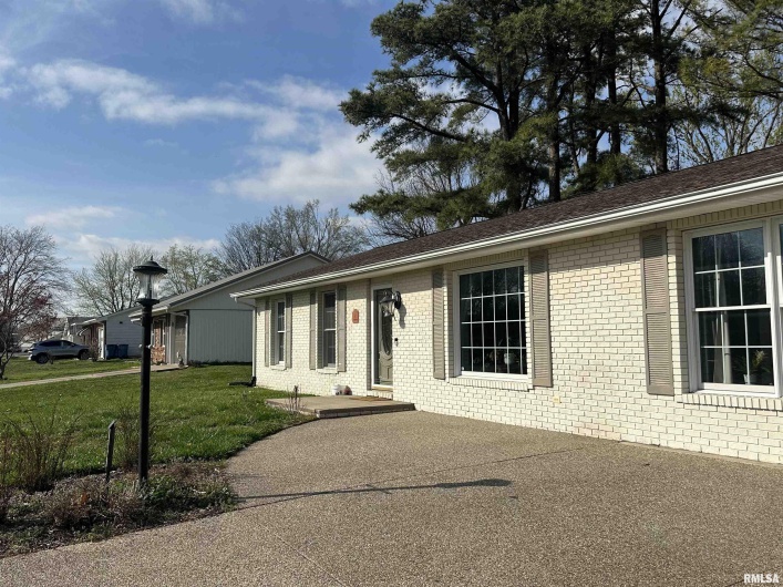 109 EVERGREEN Drive, Anna, Illinois 62906, 3 Bedrooms Bedrooms, 0 ,3 BathroomsBathrooms,Residential,For Sale,EVERGREEN,0,RMAQC4261960