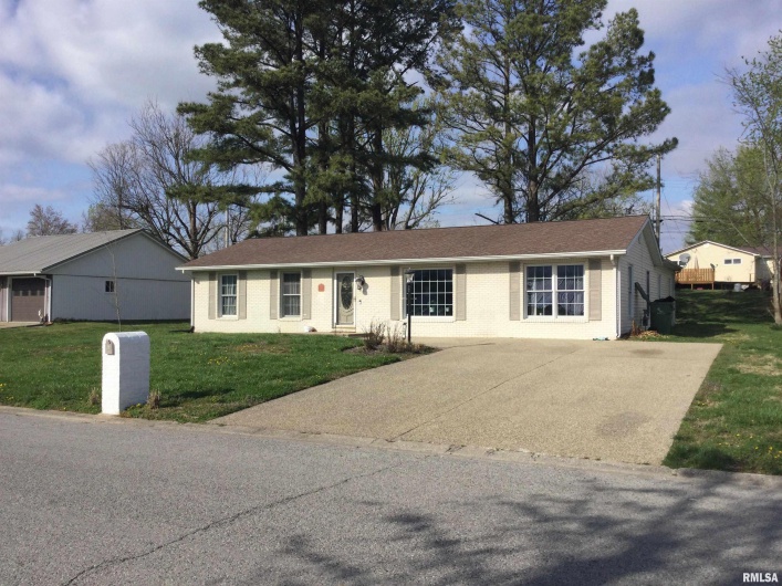 109 EVERGREEN Drive, Anna, Illinois 62906, 3 Bedrooms Bedrooms, 0 ,3 BathroomsBathrooms,Residential,For Sale,EVERGREEN,0,RMAQC4261960