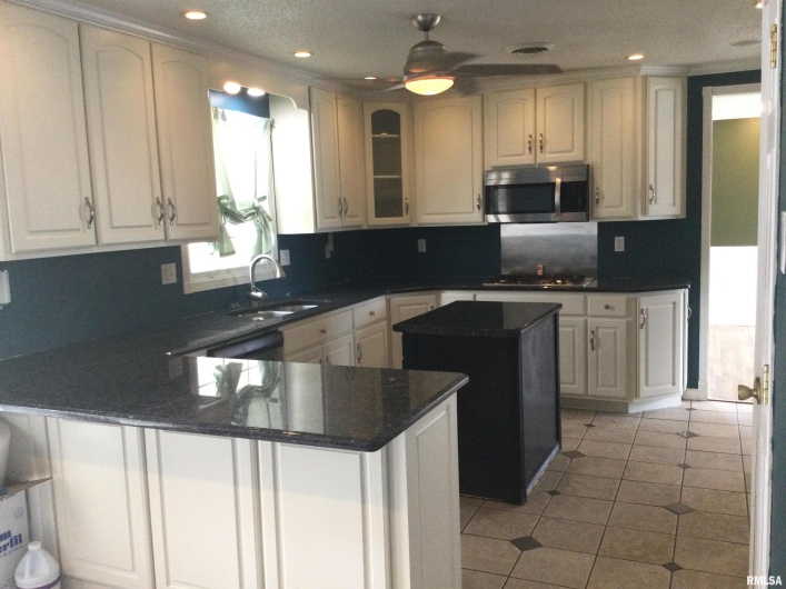 109 EVERGREEN Drive, Anna, Illinois 62906, 3 Bedrooms Bedrooms, 0 ,3 BathroomsBathrooms,Residential,For Sale,EVERGREEN,0,RMAQC4261960