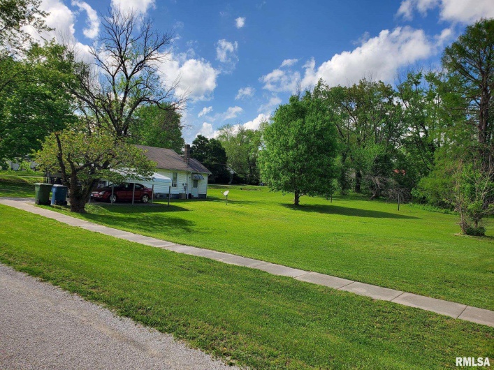 411 MAIN Street, DeSoto, Illinois 62924, 2 Bedrooms Bedrooms, 0 ,1 BathroomBathrooms,Residential,For Sale,MAIN,0,RMAEB458332