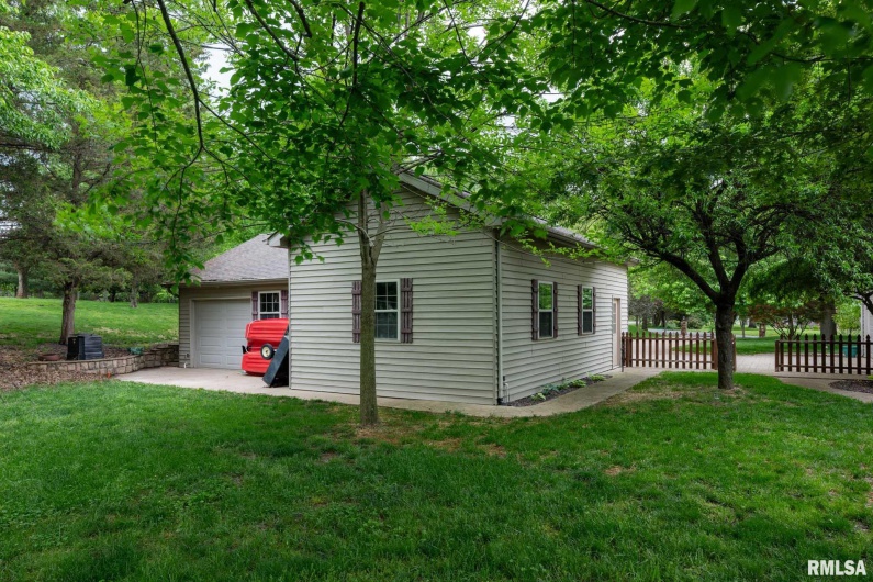1300 Brewster Road, Herrin, Illinois 62948, 5 Bedrooms Bedrooms, 0 ,3 BathroomsBathrooms,Residential,For Sale,Brewster,0,RMAQC4264185