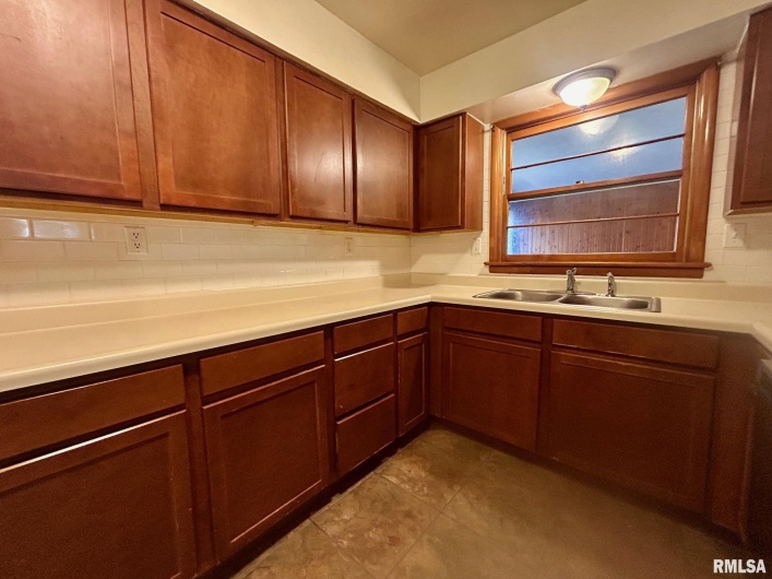 1217 Freeman Street, Carbondale, Illinois 62901, 4 Bedrooms Bedrooms, 0 ,1 BathroomBathrooms,Residential,For Sale,Freeman,0,RMAEB458341