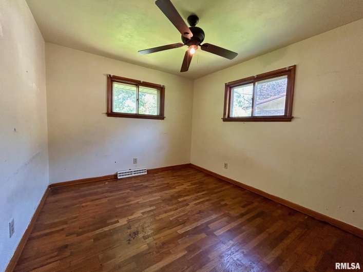 1217 Freeman Street, Carbondale, Illinois 62901, 4 Bedrooms Bedrooms, 0 ,1 BathroomBathrooms,Residential,For Sale,Freeman,0,RMAEB458341
