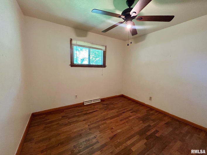 1217 Freeman Street, Carbondale, Illinois 62901, 4 Bedrooms Bedrooms, 0 ,1 BathroomBathrooms,Residential,For Sale,Freeman,0,RMAEB458341