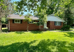 1217 Freeman Street, Carbondale, Illinois 62901, 4 Bedrooms Bedrooms, 0 ,1 BathroomBathrooms,Residential,For Sale,Freeman,0,RMAEB458341
