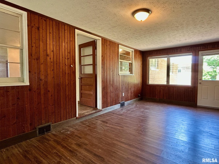 1217 Freeman Street, Carbondale, Illinois 62901, 4 Bedrooms Bedrooms, 0 ,1 BathroomBathrooms,Residential,For Sale,Freeman,0,RMAEB458341