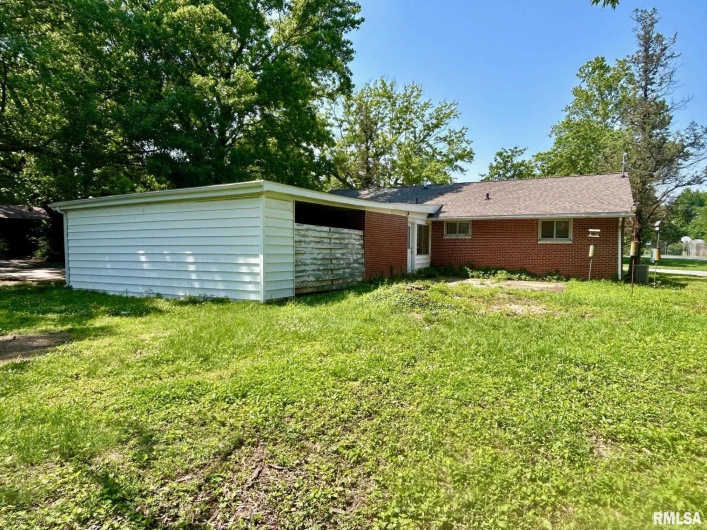 1217 Freeman Street, Carbondale, Illinois 62901, 4 Bedrooms Bedrooms, 0 ,1 BathroomBathrooms,Residential,For Sale,Freeman,0,RMAEB458341