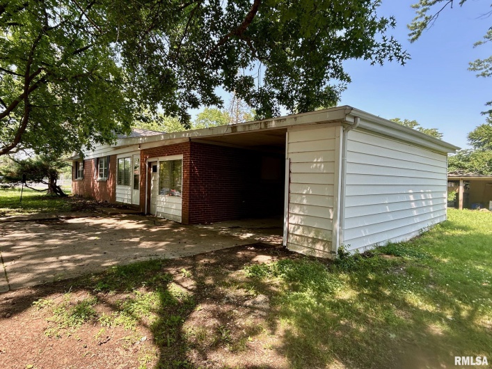 1217 Freeman Street, Carbondale, Illinois 62901, 4 Bedrooms Bedrooms, 0 ,1 BathroomBathrooms,Residential,For Sale,Freeman,0,RMAEB458341