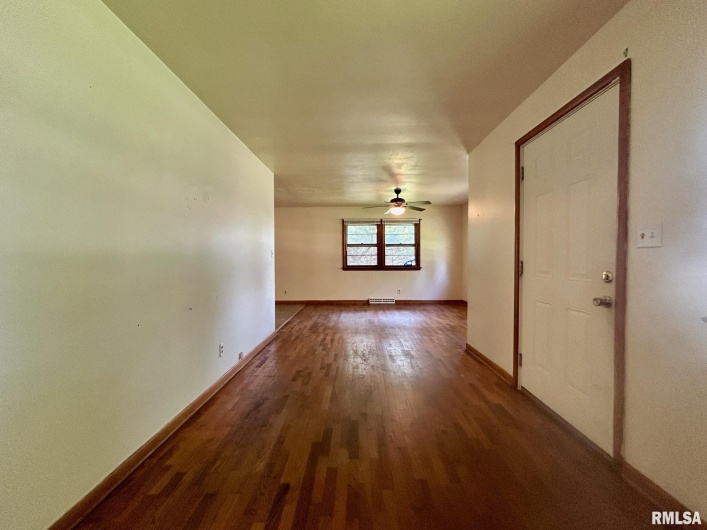 1217 Freeman Street, Carbondale, Illinois 62901, 4 Bedrooms Bedrooms, 0 ,1 BathroomBathrooms,Residential,For Sale,Freeman,0,RMAEB458341