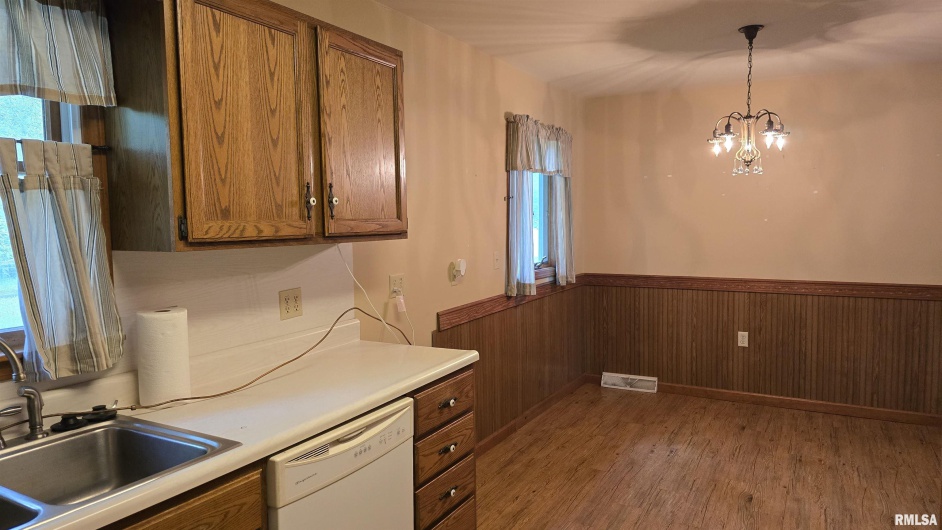 400 Old Broughton Road, Eldorado, Illinois 62930-3539, 3 Bedrooms Bedrooms, 0 ,1 BathroomBathrooms,Residential,For Sale,Old Broughton,0,RMAEB458344
