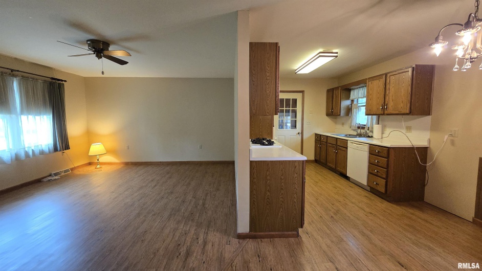 400 Old Broughton Road, Eldorado, Illinois 62930-3539, 3 Bedrooms Bedrooms, 0 ,1 BathroomBathrooms,Residential,For Sale,Old Broughton,0,RMAEB458344