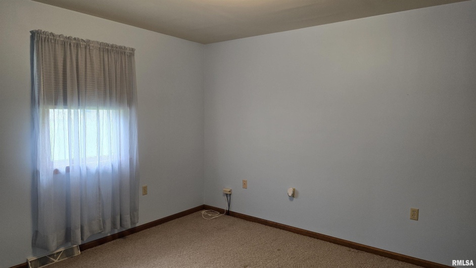 400 Old Broughton Road, Eldorado, Illinois 62930-3539, 3 Bedrooms Bedrooms, 0 ,1 BathroomBathrooms,Residential,For Sale,Old Broughton,0,RMAEB458344