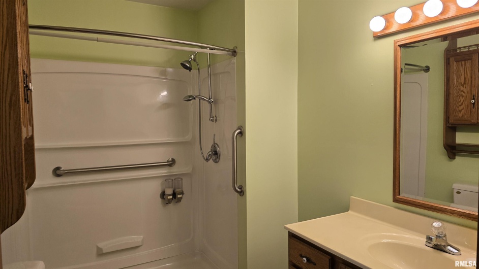 400 Old Broughton Road, Eldorado, Illinois 62930-3539, 3 Bedrooms Bedrooms, 0 ,1 BathroomBathrooms,Residential,For Sale,Old Broughton,0,RMAEB458344