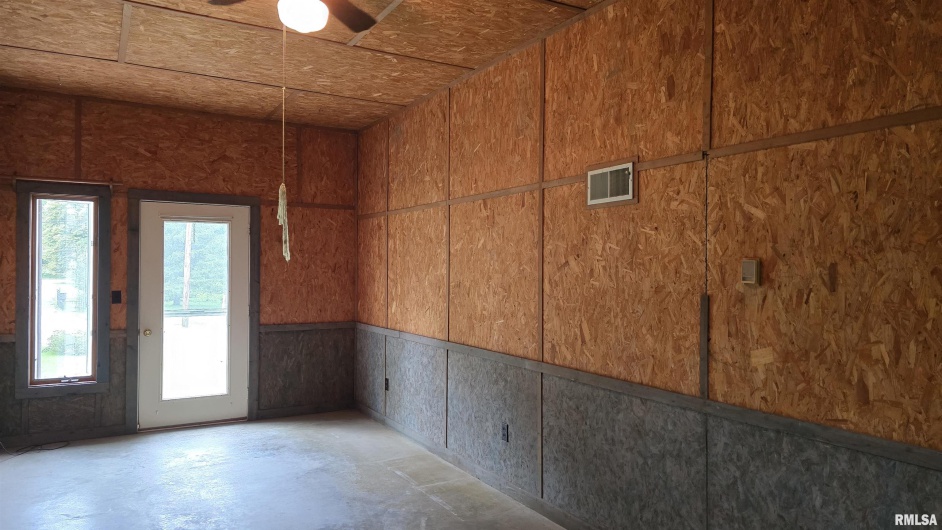 400 Old Broughton Road, Eldorado, Illinois 62930-3539, 3 Bedrooms Bedrooms, 0 ,1 BathroomBathrooms,Residential,For Sale,Old Broughton,0,RMAEB458344