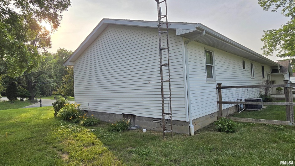 400 Old Broughton Road, Eldorado, Illinois 62930-3539, 3 Bedrooms Bedrooms, 0 ,1 BathroomBathrooms,Residential,For Sale,Old Broughton,0,RMAEB458344