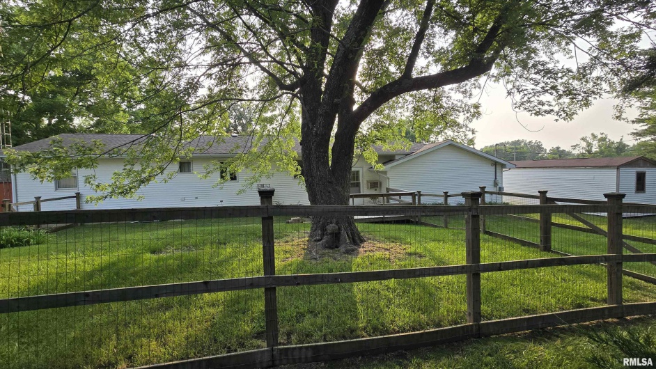 400 Old Broughton Road, Eldorado, Illinois 62930-3539, 3 Bedrooms Bedrooms, 0 ,1 BathroomBathrooms,Residential,For Sale,Old Broughton,0,RMAEB458344