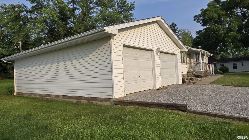 400 Old Broughton Road, Eldorado, Illinois 62930-3539, 3 Bedrooms Bedrooms, 0 ,1 BathroomBathrooms,Residential,For Sale,Old Broughton,0,RMAEB458344