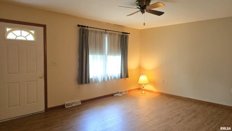 400 Old Broughton Road, Eldorado, Illinois 62930-3539, 3 Bedrooms Bedrooms, 0 ,1 BathroomBathrooms,Residential,For Sale,Old Broughton,0,RMAEB458344