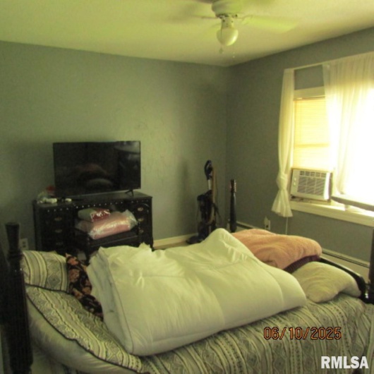 632 PERSHING Street, Energy, Illinois 62933, 4 Bedrooms Bedrooms, 0 ,2 BathroomsBathrooms,Residential,For Sale,PERSHING,0,RMAEB458348