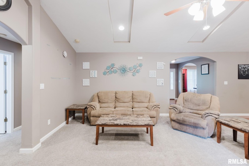 407 MARGARET Drive, Herrin, Illinois 62948, 4 Bedrooms Bedrooms, 0 ,2 BathroomsBathrooms,Residential,For Sale,MARGARET,0,RMAEB458362