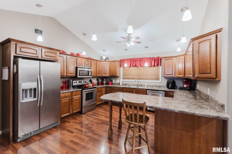 407 MARGARET Drive, Herrin, Illinois 62948, 4 Bedrooms Bedrooms, 0 ,2 BathroomsBathrooms,Residential,For Sale,MARGARET,0,RMAEB458362