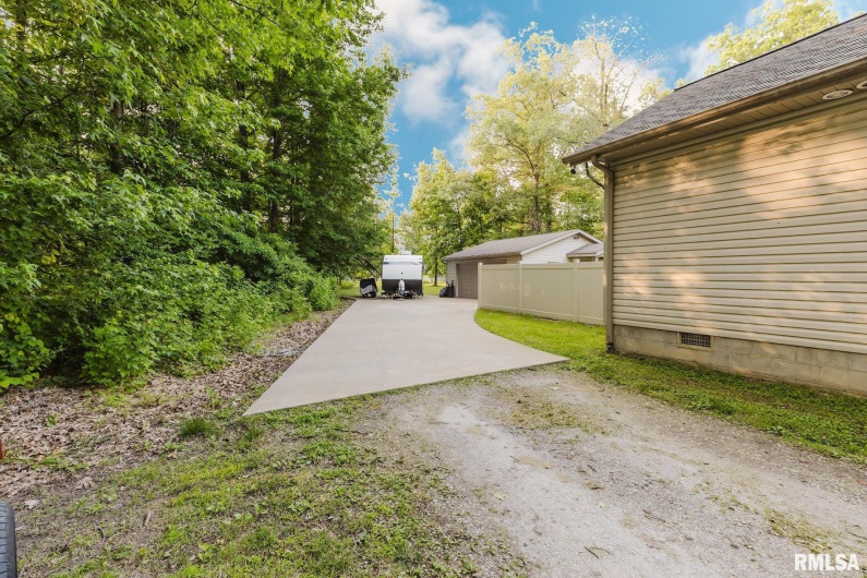 407 MARGARET Drive, Herrin, Illinois 62948, 4 Bedrooms Bedrooms, 0 ,2 BathroomsBathrooms,Residential,For Sale,MARGARET,0,RMAEB458362
