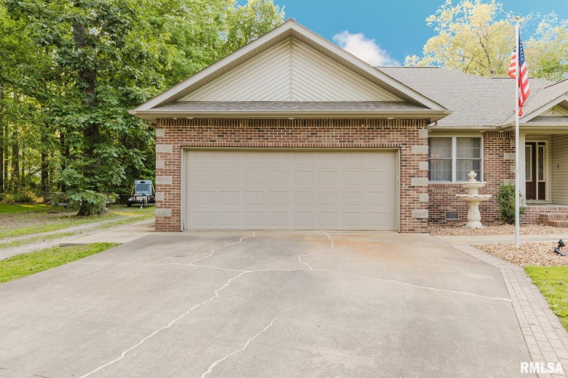 407 MARGARET Drive, Herrin, Illinois 62948, 4 Bedrooms Bedrooms, 0 ,2 BathroomsBathrooms,Residential,For Sale,MARGARET,0,RMAEB458362