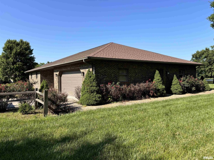 3826 FAWN Drive, Marion, Illinois 62959, 3 Bedrooms Bedrooms, 0 ,2 BathroomsBathrooms,Residential,For Sale,FAWN,0,RMAEB458363