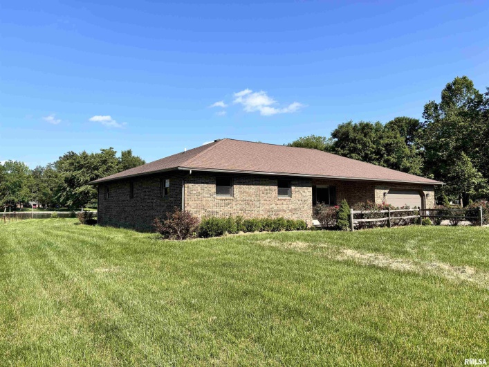 3826 FAWN Drive, Marion, Illinois 62959, 3 Bedrooms Bedrooms, 0 ,2 BathroomsBathrooms,Residential,For Sale,FAWN,0,RMAEB458363