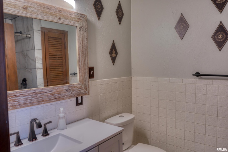 2036 SPRUCE Street, Murphysboro, Illinois 62966, 3 Bedrooms Bedrooms, 0 ,2 BathroomsBathrooms,Residential,For Sale,SPRUCE,0,RMAEB458367